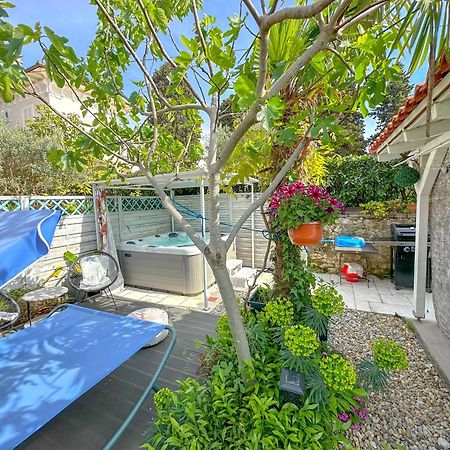 Beachfront House With Private Jacuzzi And Garden ザダル エクステリア 写真