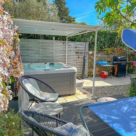 Beachfront House With Private Jacuzzi And Garden ザダル エクステリア 写真