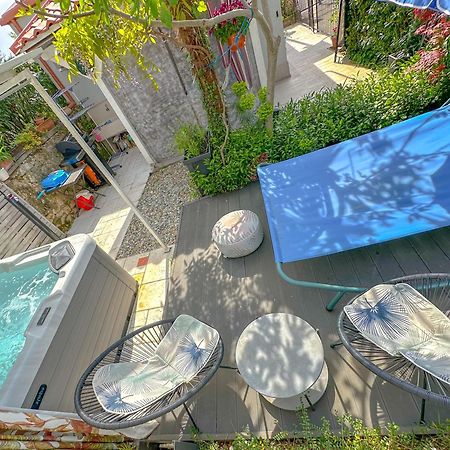 Beachfront House With Private Jacuzzi And Garden ザダル エクステリア 写真