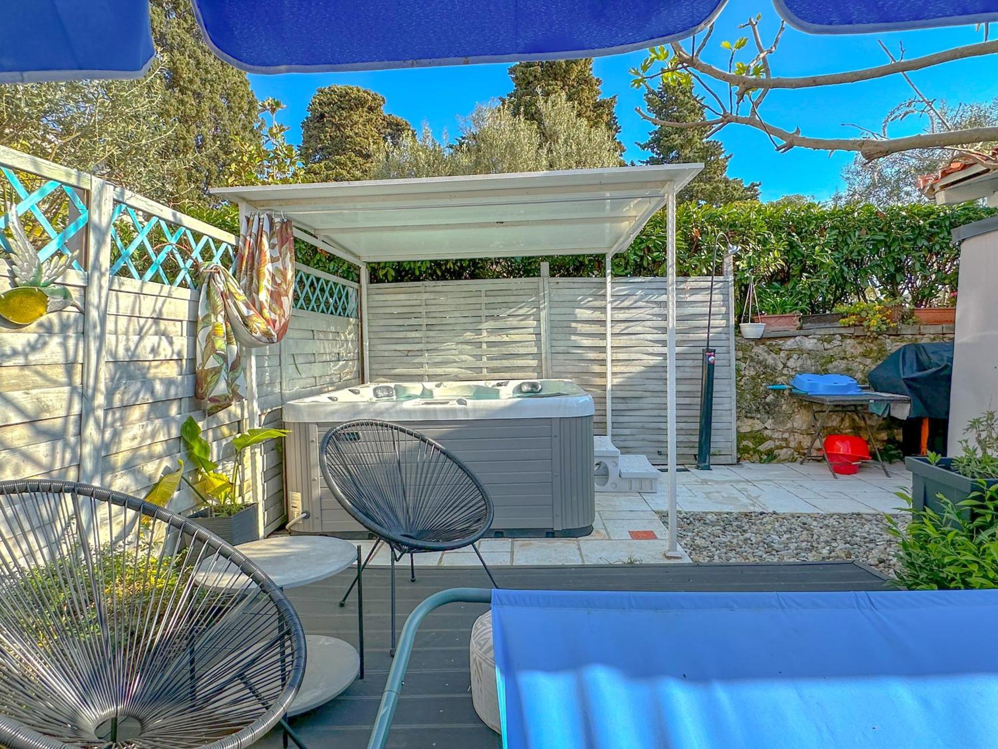 Beachfront House With Private Jacuzzi And Garden ザダル エクステリア 写真