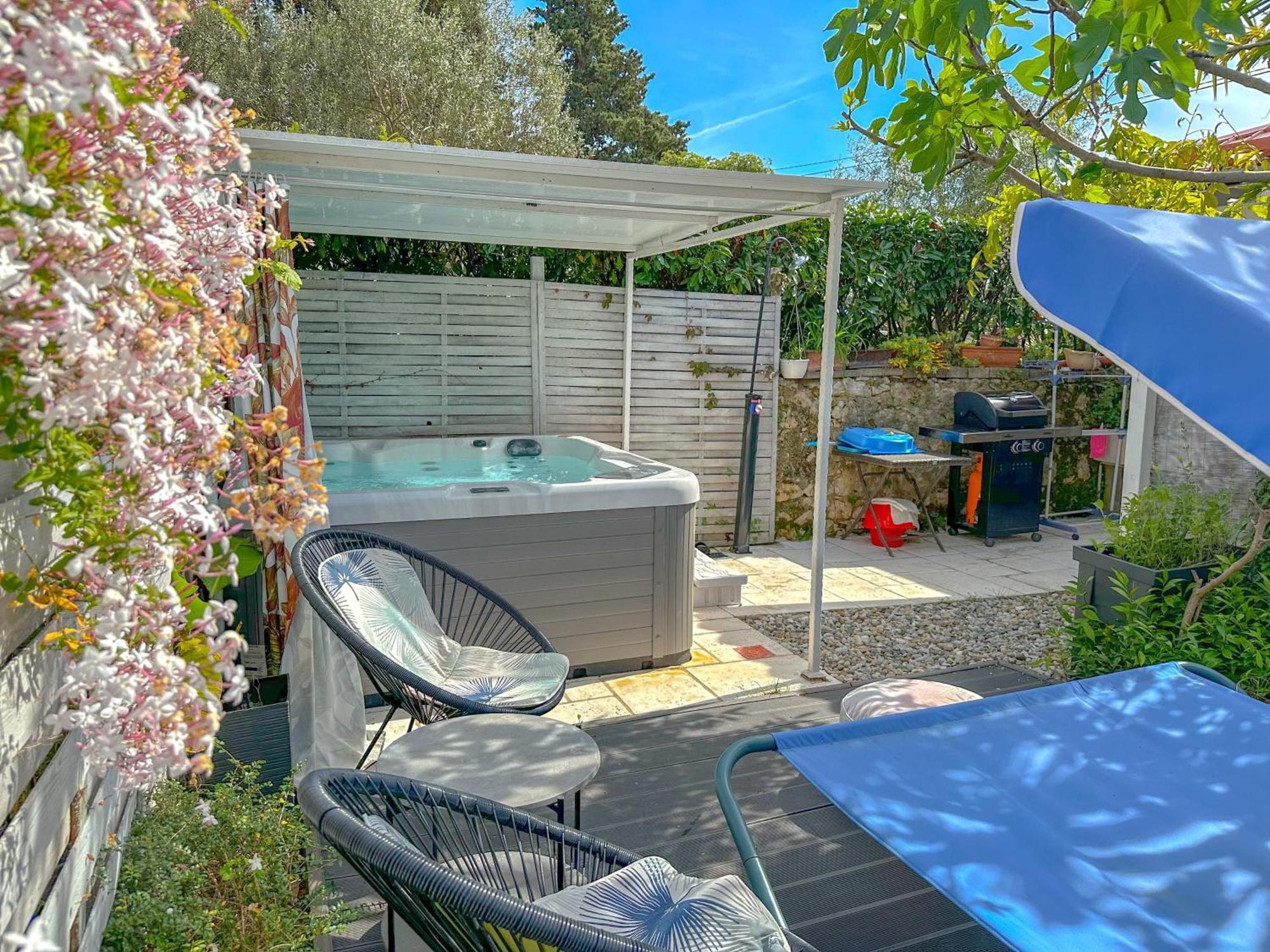 Beachfront House With Private Jacuzzi And Garden ザダル エクステリア 写真