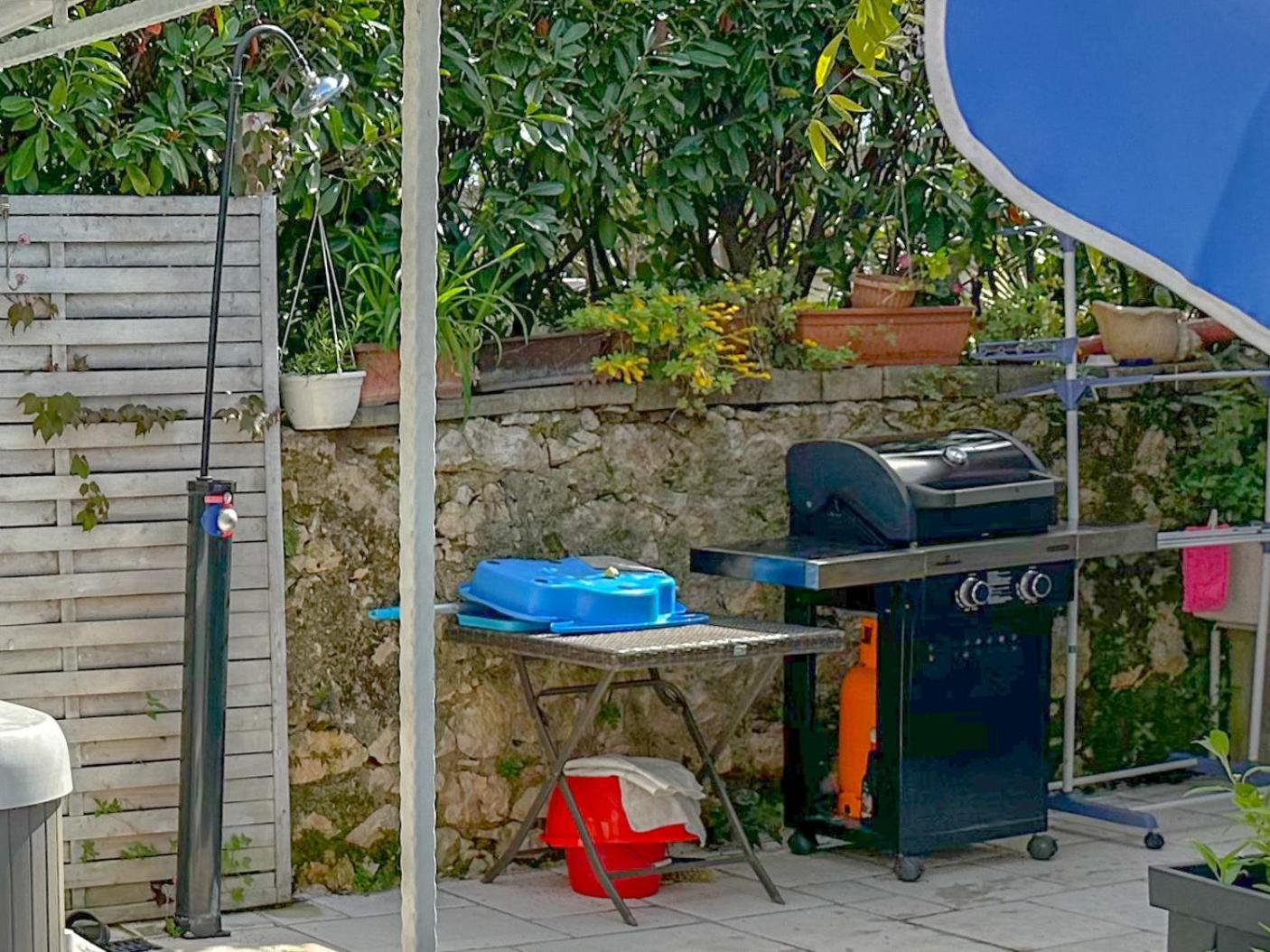 Beachfront House With Private Jacuzzi And Garden ザダル エクステリア 写真