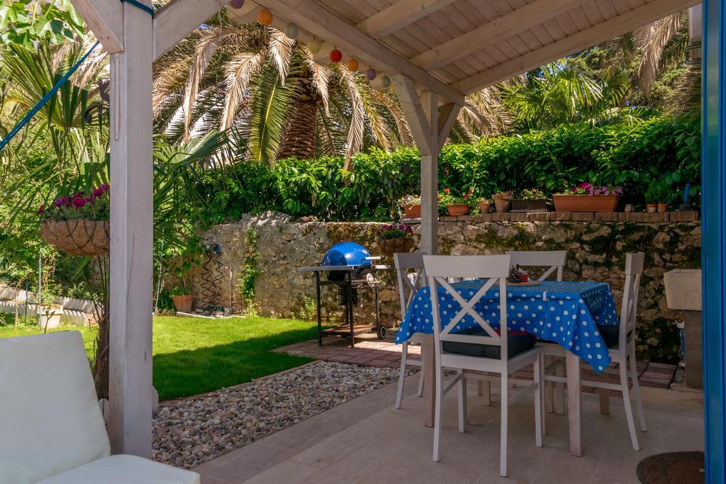Beachfront House With Private Jacuzzi And Garden ザダル エクステリア 写真