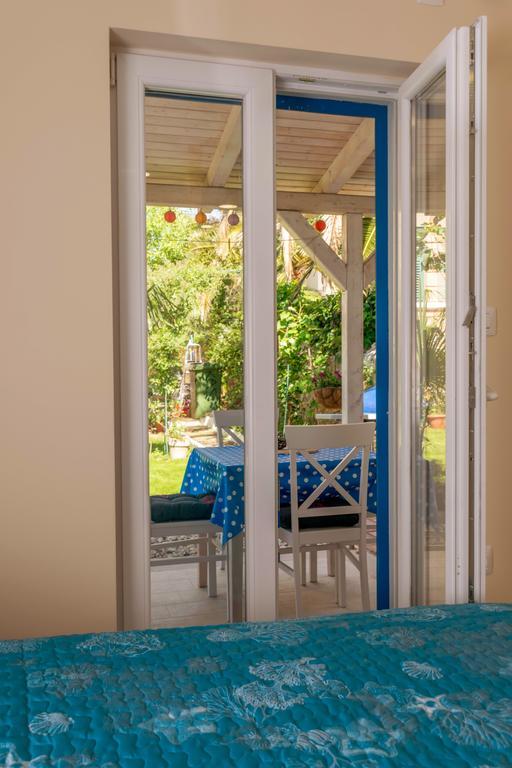 Beachfront House With Private Jacuzzi And Garden ザダル エクステリア 写真