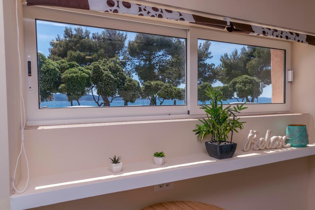 Beachfront House With Private Jacuzzi And Garden ザダル エクステリア 写真