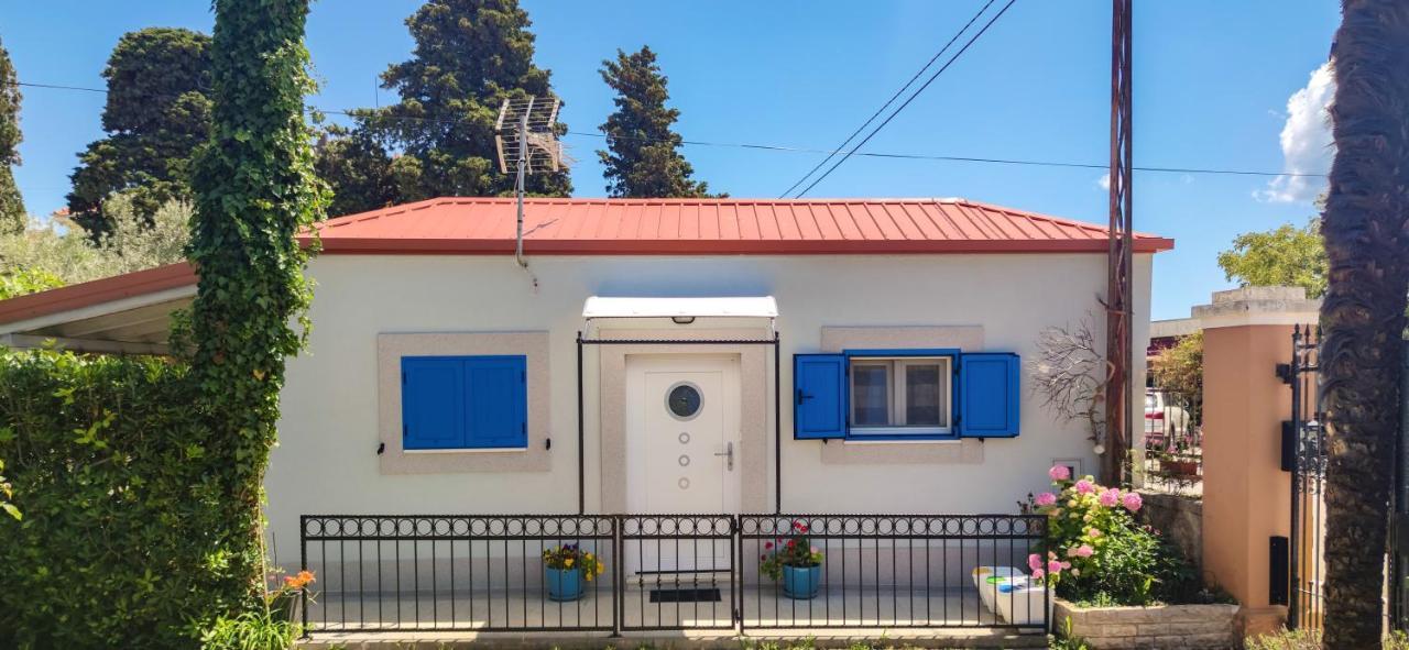 Beachfront House With Private Jacuzzi And Garden ザダル エクステリア 写真